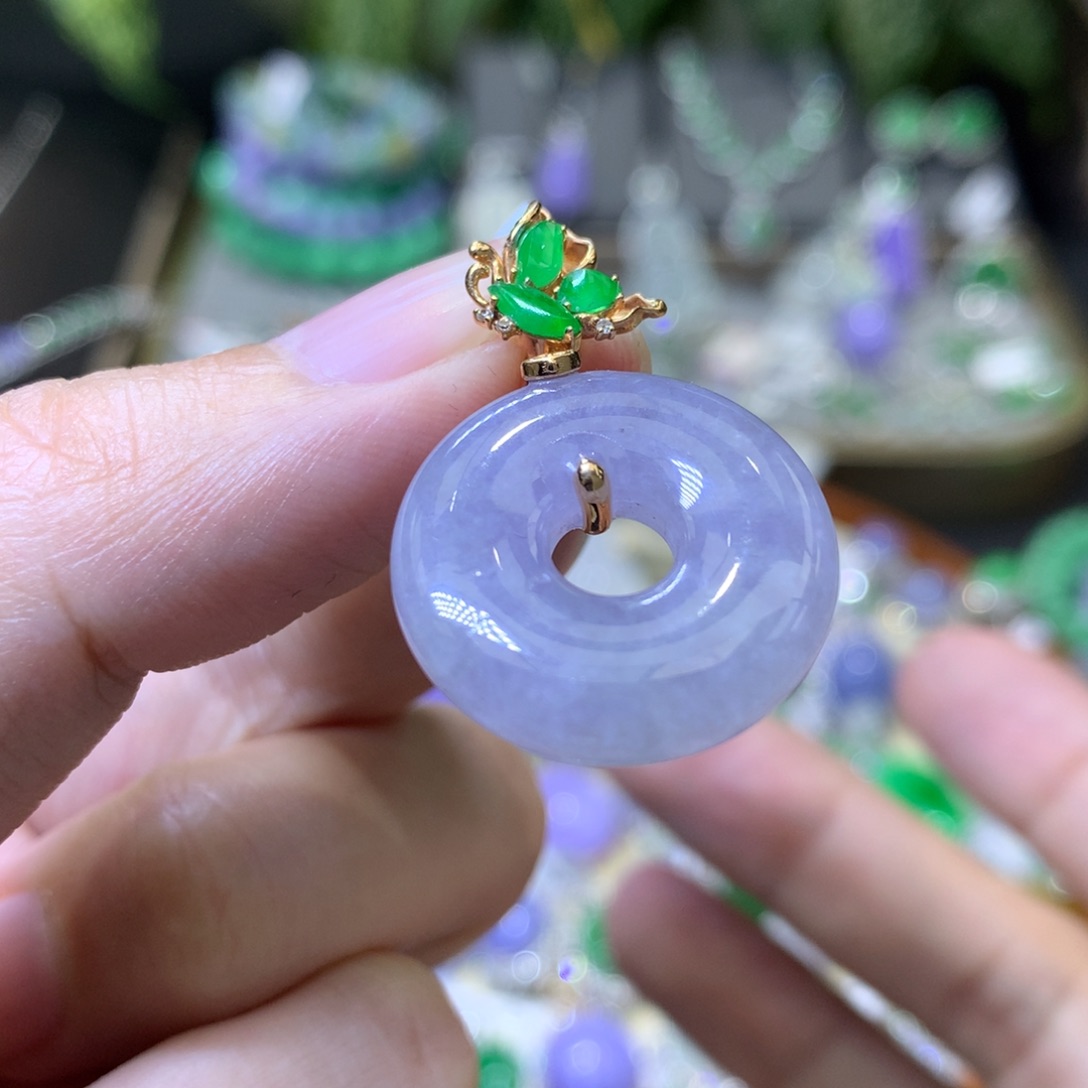 颈饰18K金镶嵌翡翠