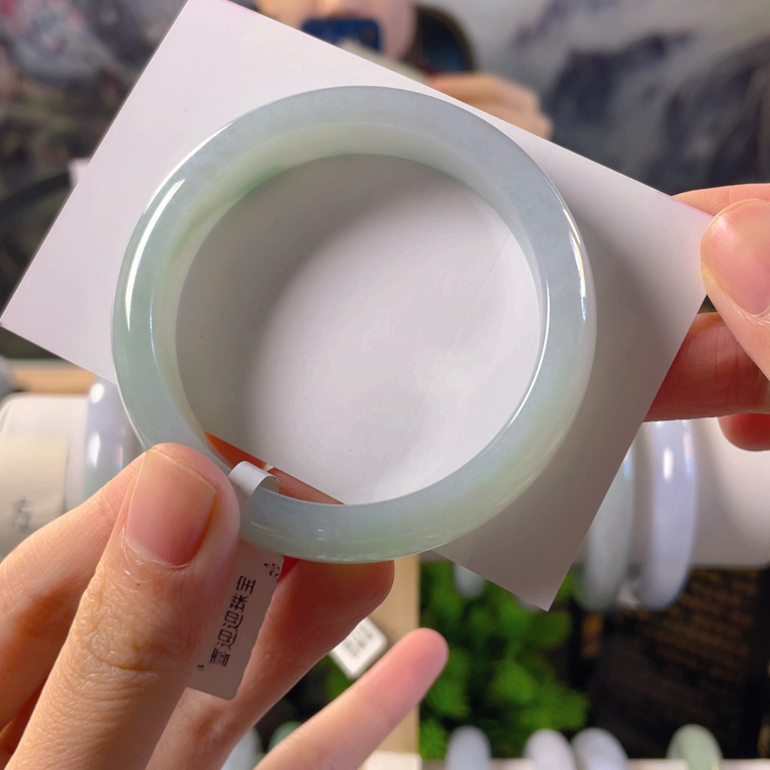 翡翠手镯未镶嵌琼