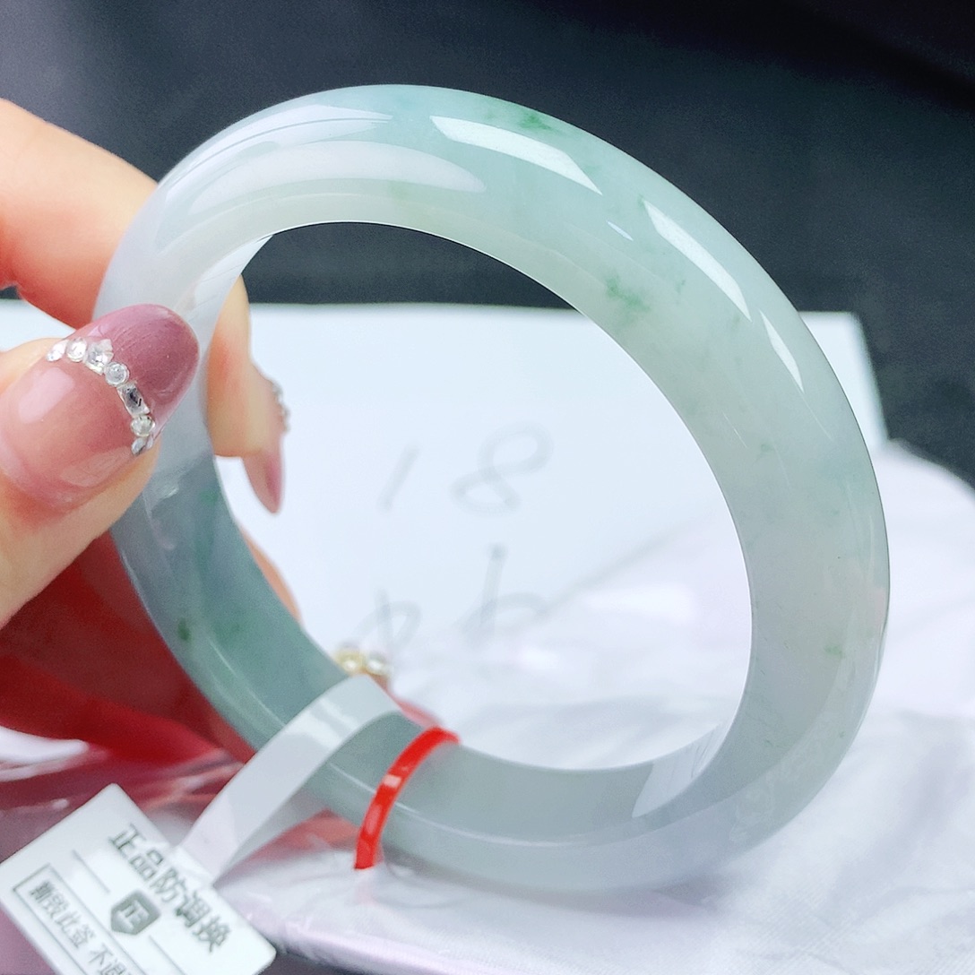 翡翠手镯未镶嵌59圈