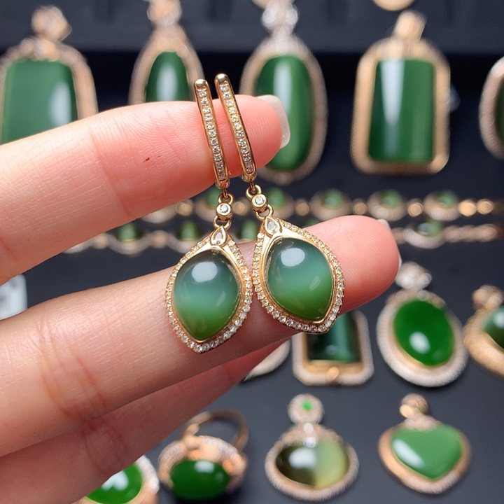 和田玉18K金镶嵌耳饰