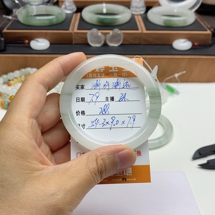 *****石英质玉手镯未镶嵌