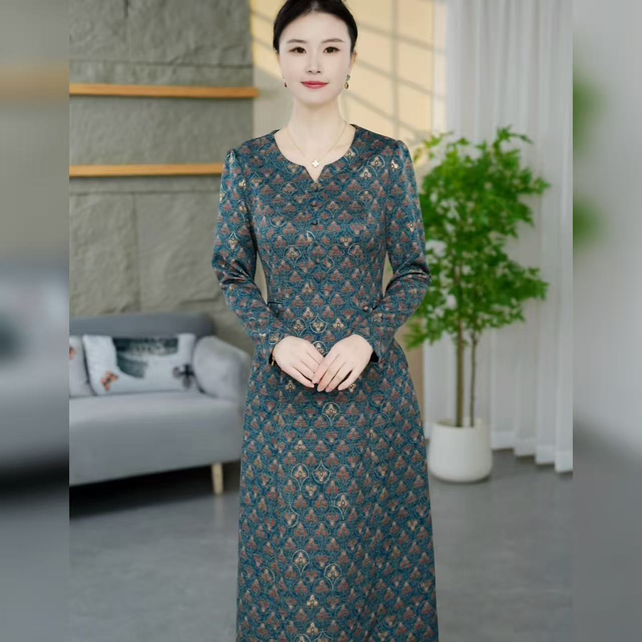 2025新款秋季修身收腰遮肉时尚洋气长款气质连衣裙显瘦妈妈装