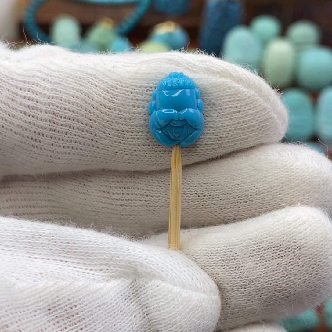 门***林绿松石未镶嵌珠宝奇石