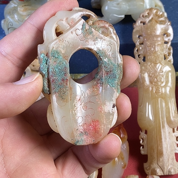 醉***亭和田玉未镶嵌颈饰