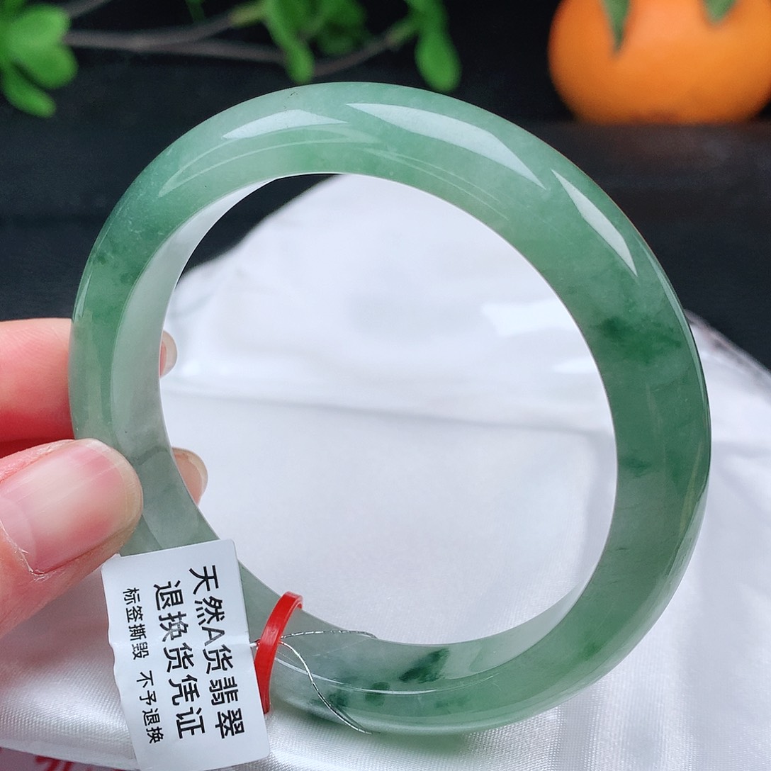 翡翠手镯未镶嵌咩***?57