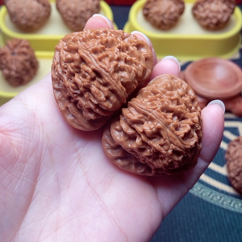 【闪购商品】文玩核桃把件三角白