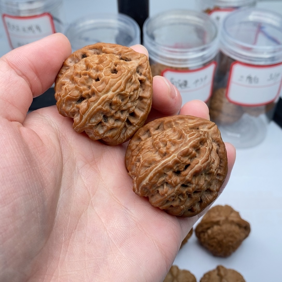 桃核把件核桃品种，三角白，尺寸40mm，两只