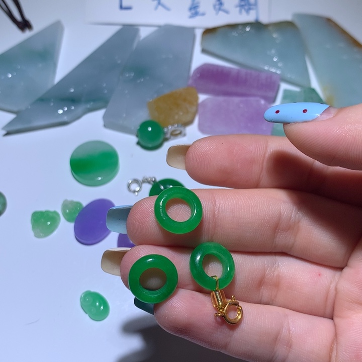 海***胆翡翠未镶嵌颈饰无镶嵌