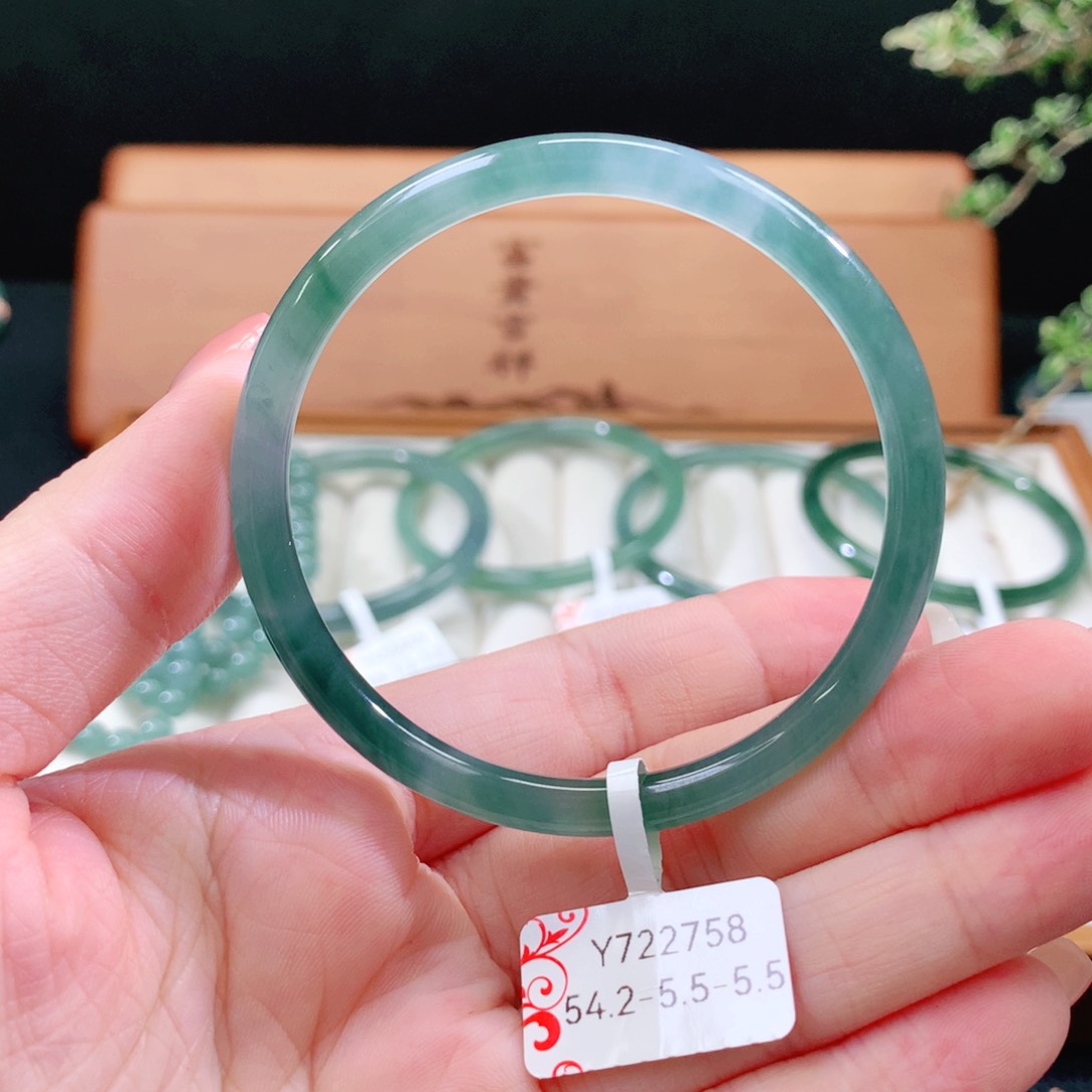 翡翠未镶嵌手镯天然