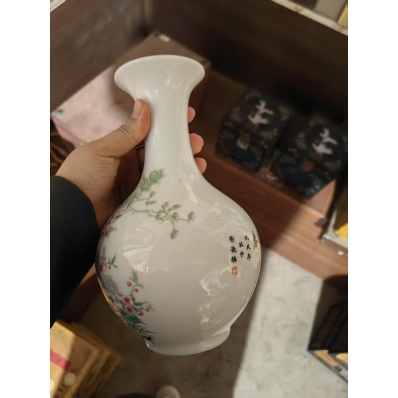 1个白色瓶子摆件链接3号