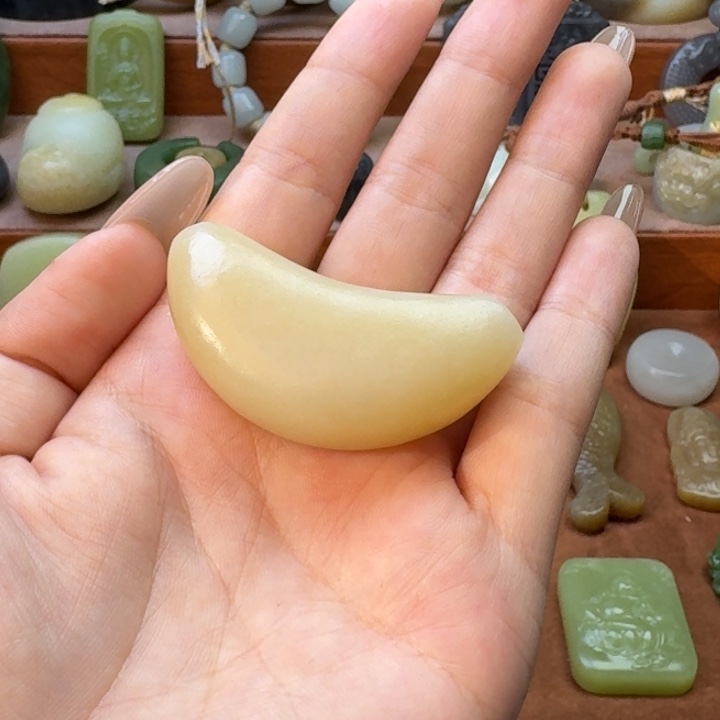 狐***狸和田玉未镶嵌颈饰