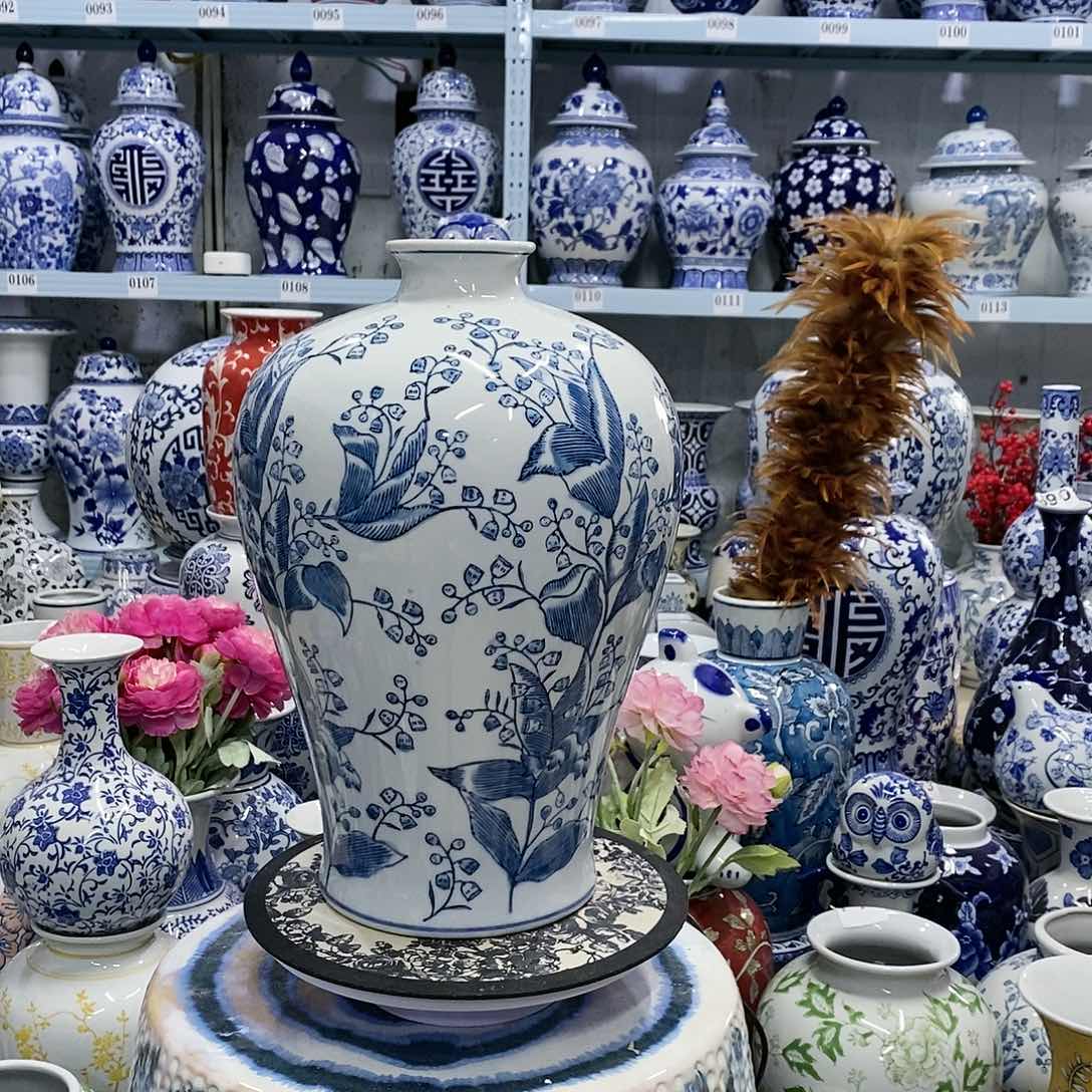 【闪购商品】摆件铃兰花美人瓶瓷器…………………………