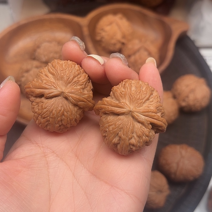 文玩核桃吊坠白狮子39