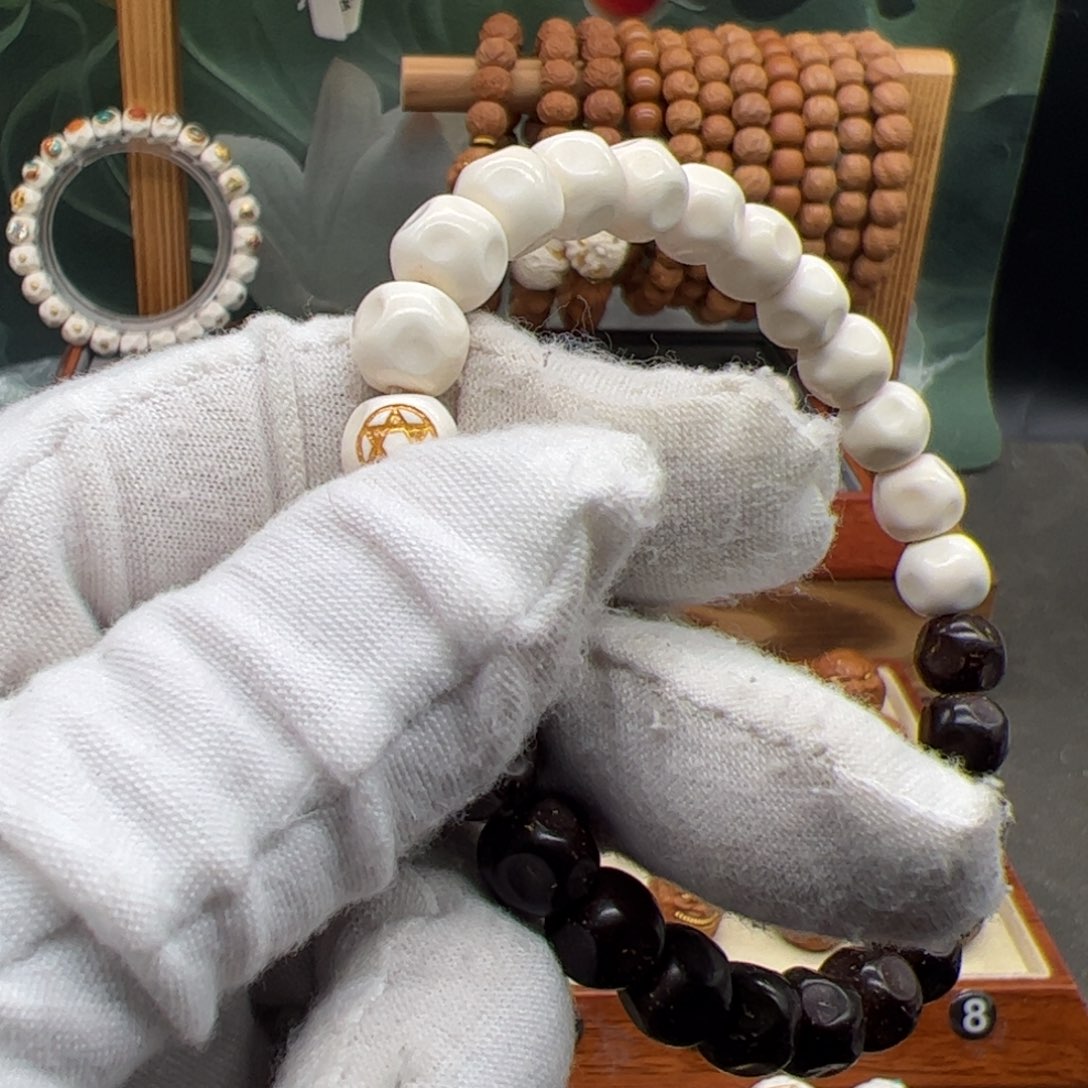 为***尊猴头核桃吊坠双拼