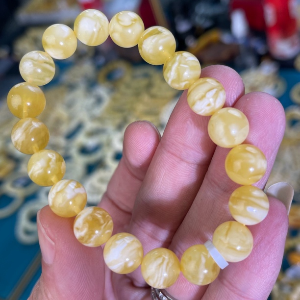 瓷白妖花圆珠手串直径10.5mm