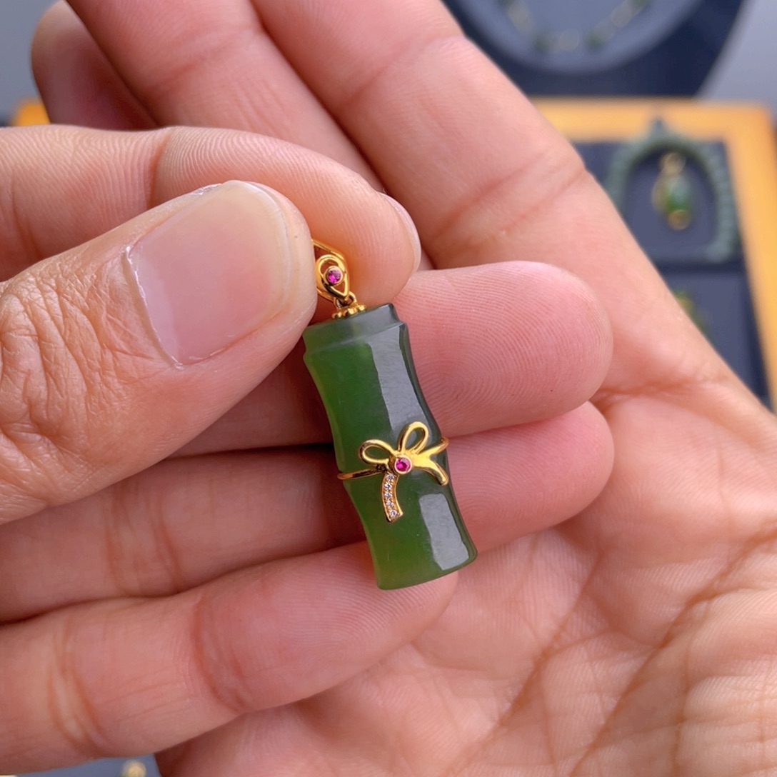 和田玉（碧玉）吊坠(不含链)18K金镶嵌寒****鹅竹节吊坠