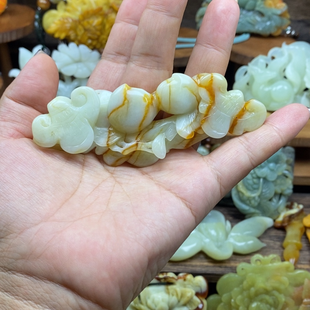 旭***^蛇纹石玉未镶嵌吊坠(赠链)