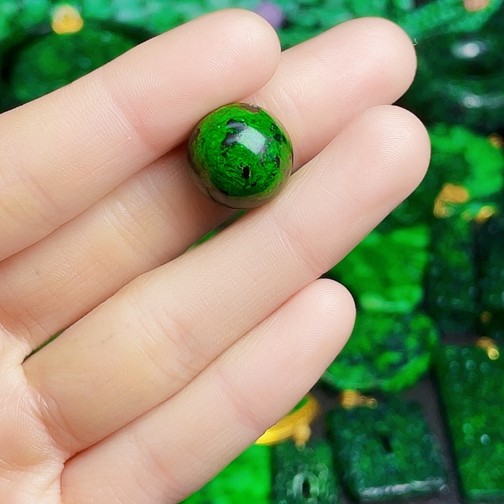 翡翠未镶嵌颈饰多样性