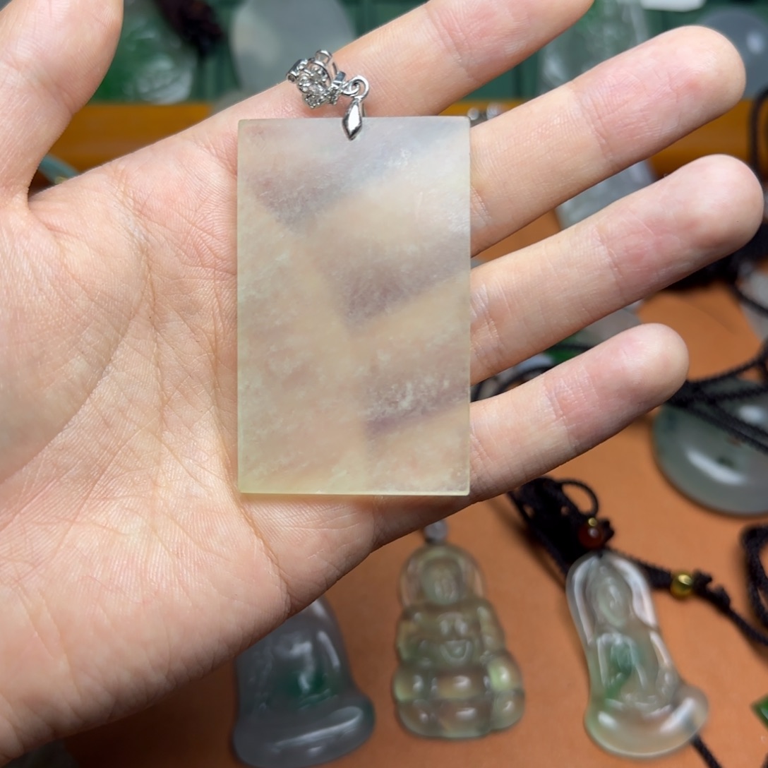 翡翠未镶嵌颈饰无事牌