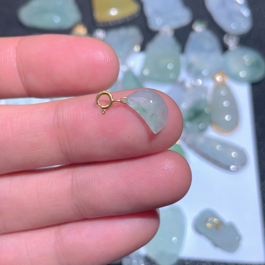 翡翠颈饰18K金镶嵌翡翠