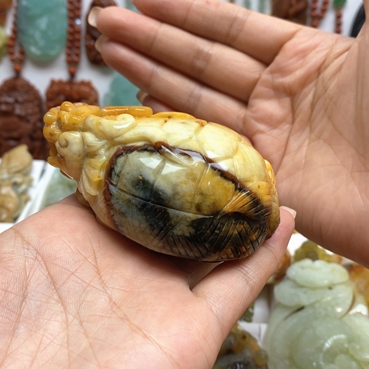 赢***赢蛇纹石玉未镶嵌颈饰