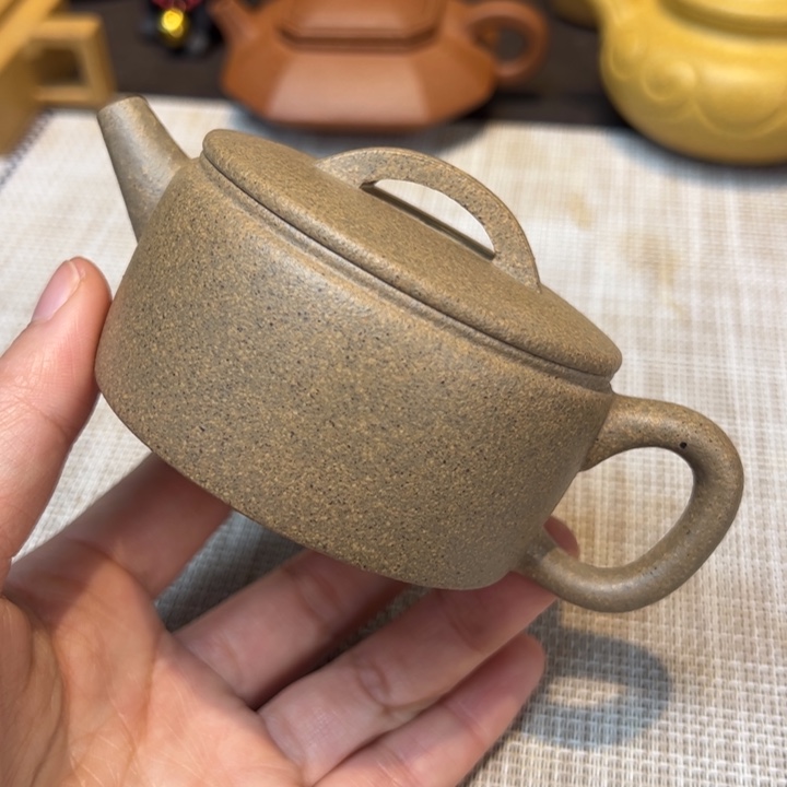 紫砂茶壶汗瓦，容量110毫升，青降坡