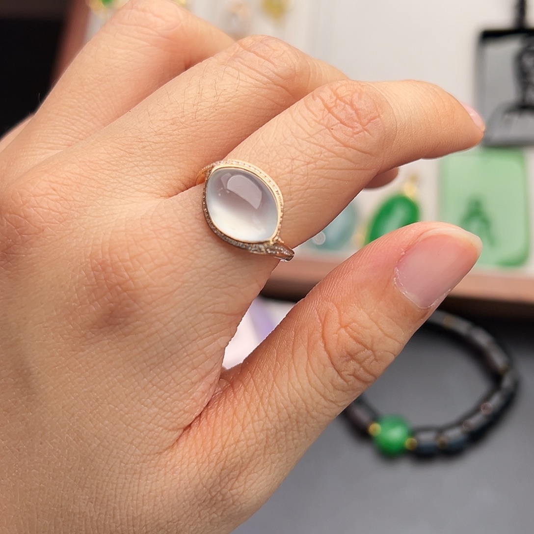 翡翠18K金镶嵌戒指