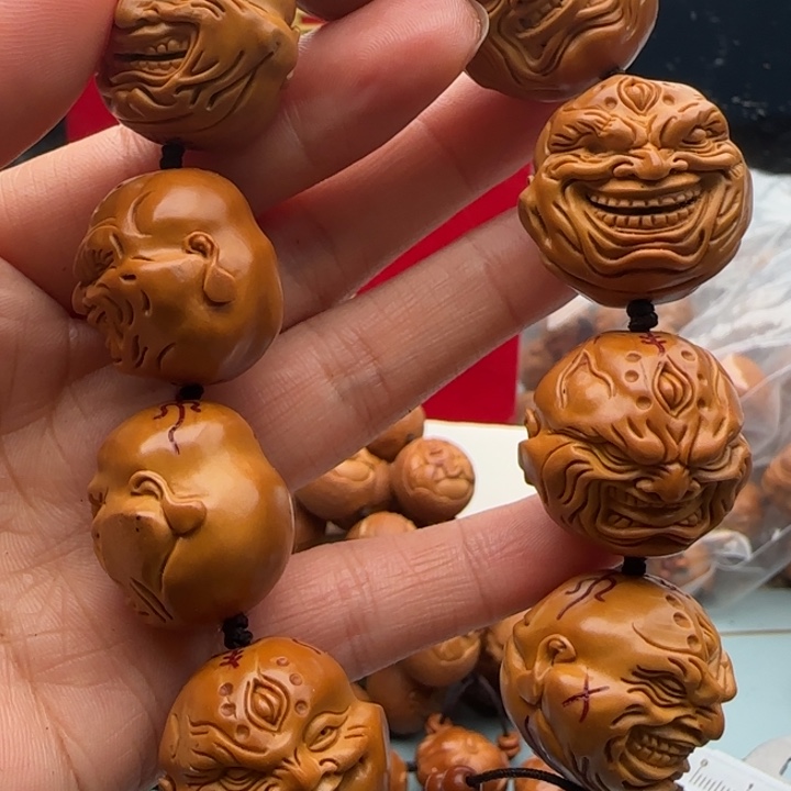 橄榄核手串雕刻工艺