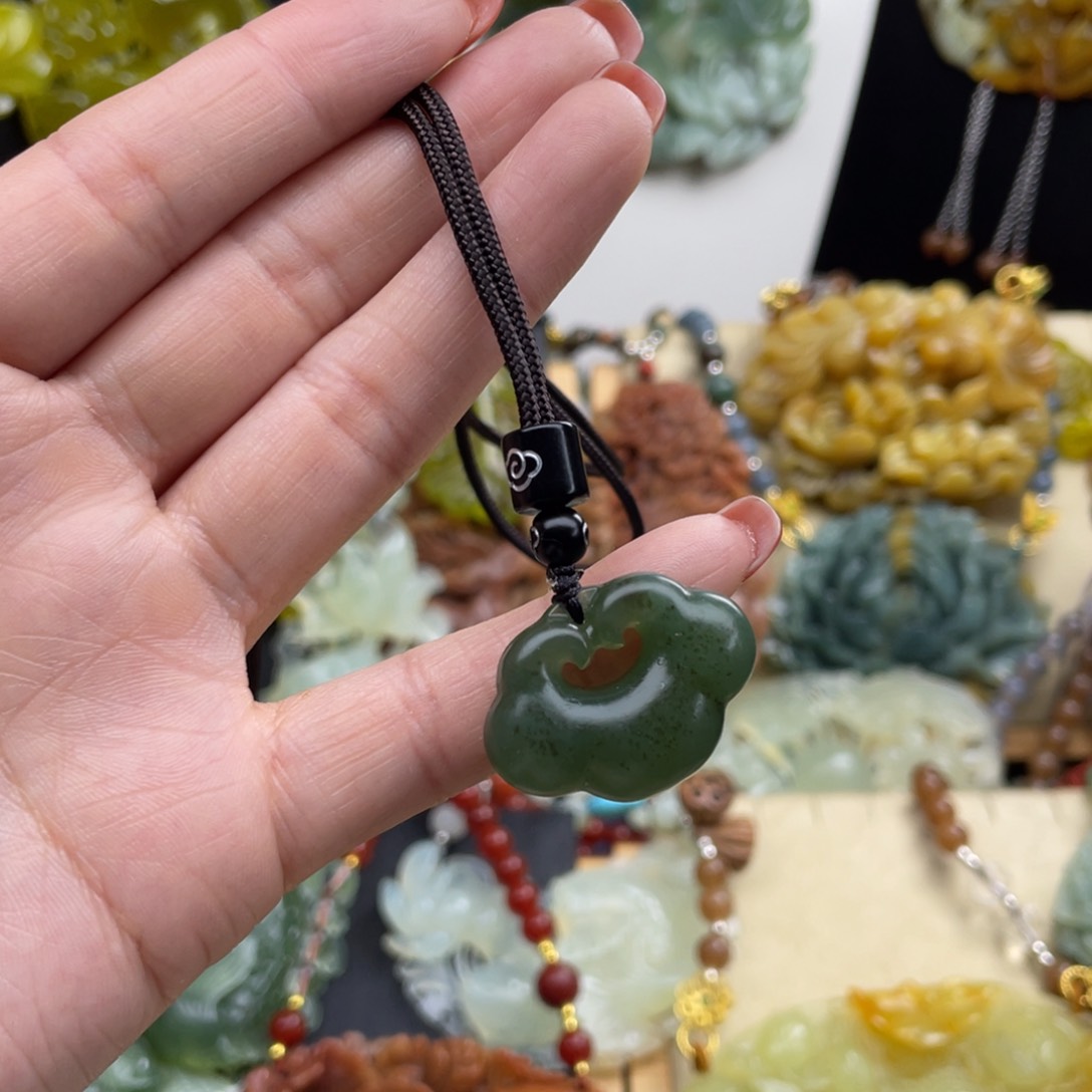 未镶嵌蛇纹石玉颈饰