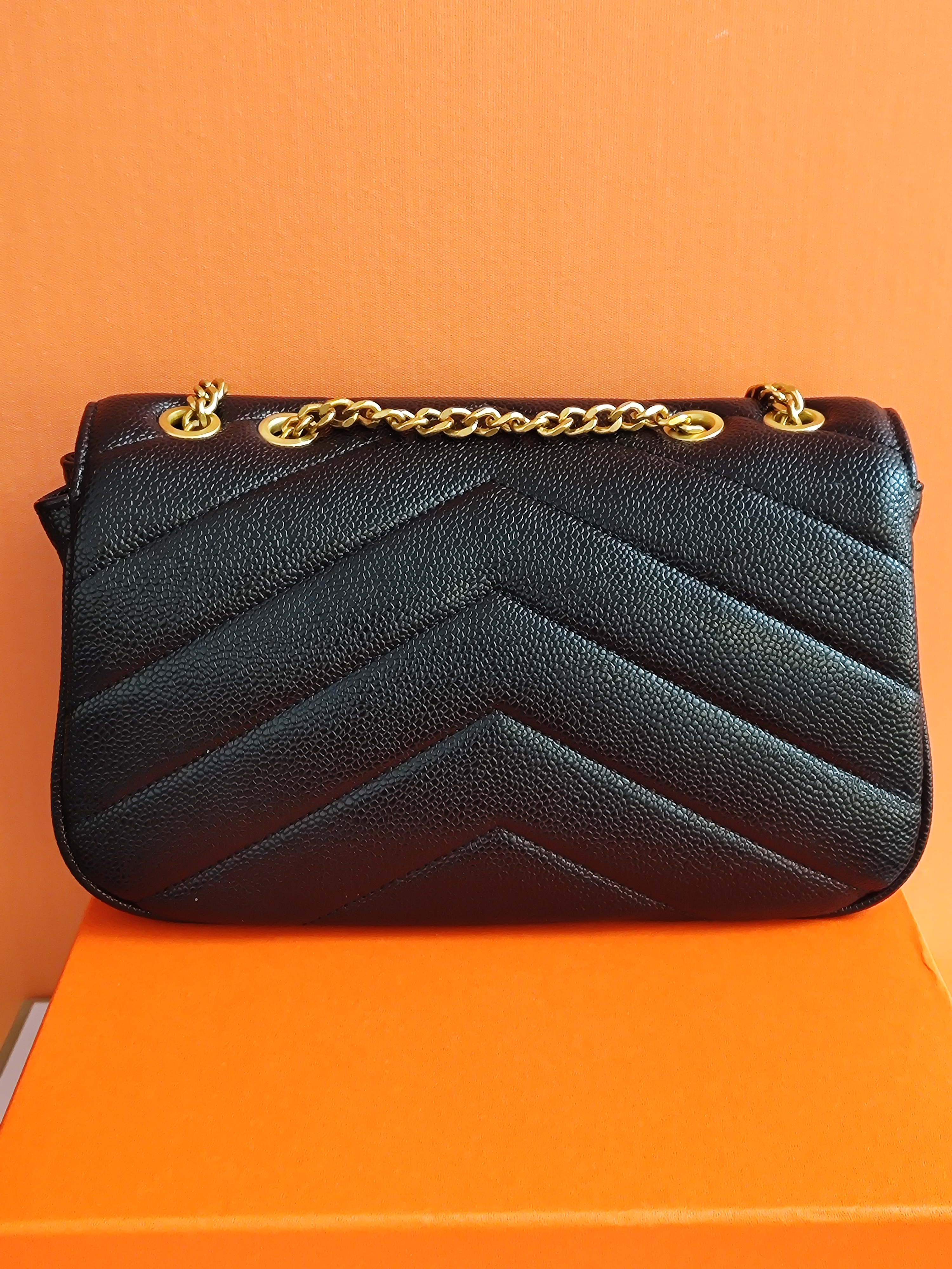 【福宝】高奢真皮女包时尚百搭便携黑白v信封