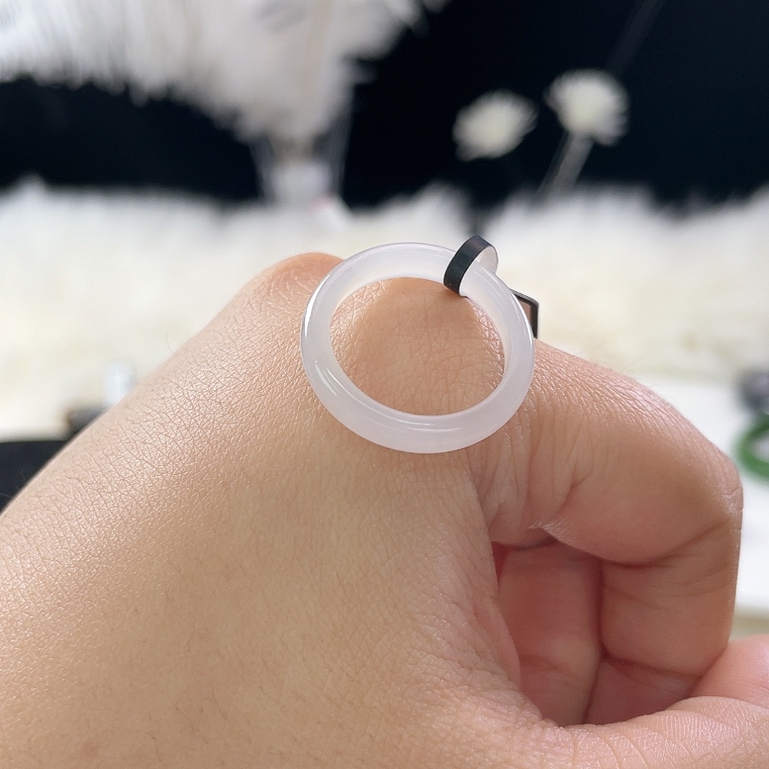 和田玉未镶嵌戒指l54。冰透小细条。18.3。不退换