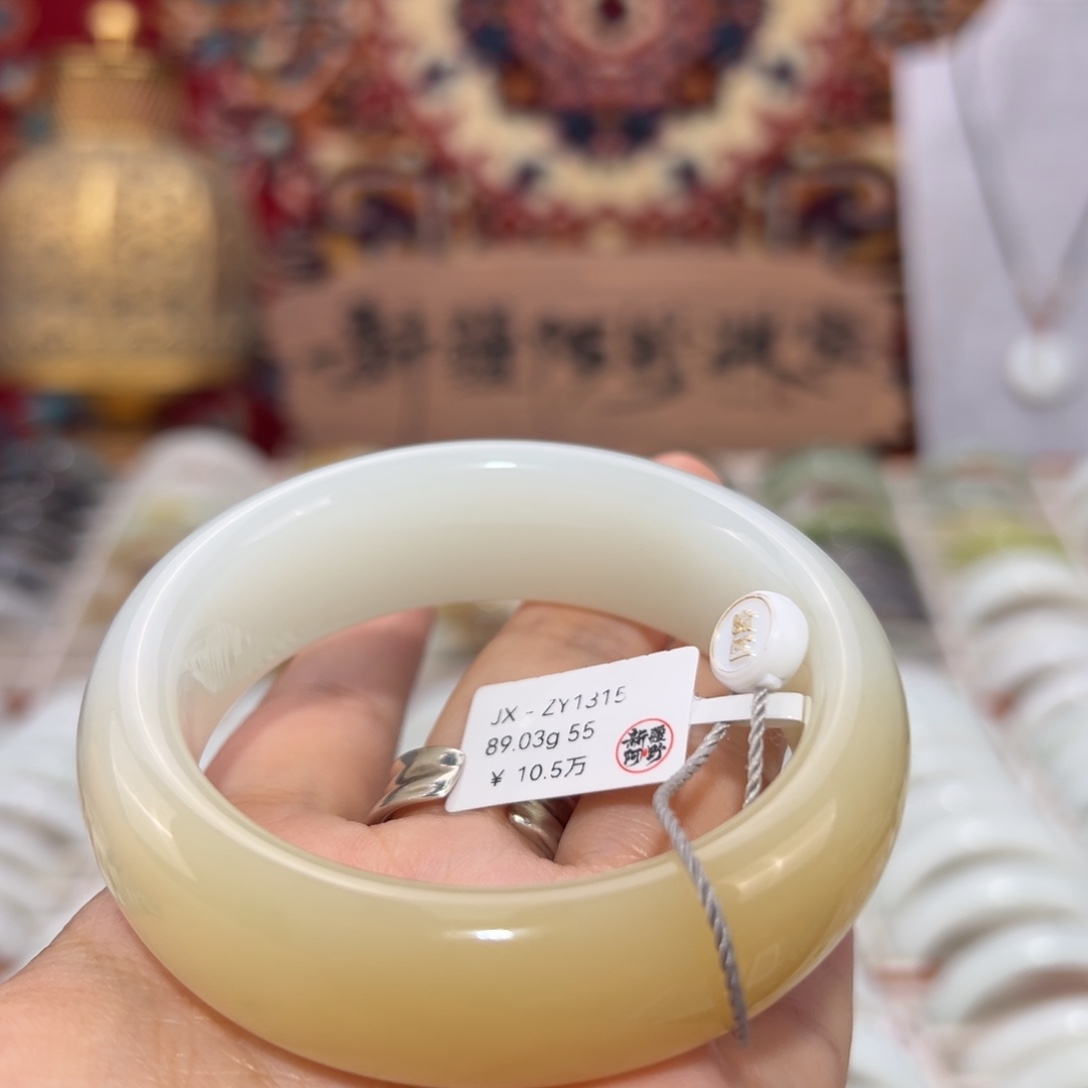 和田玉未镶嵌手镯