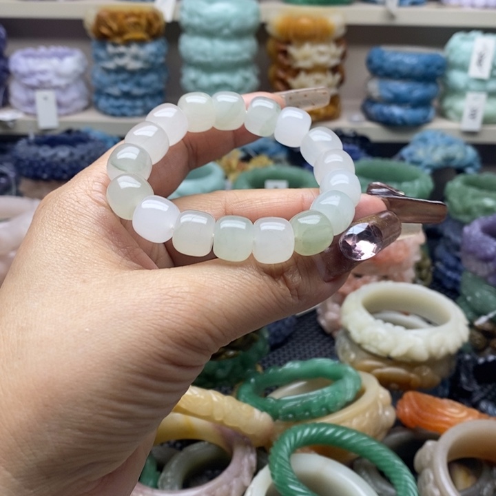 未镶嵌手镯石英岩玉