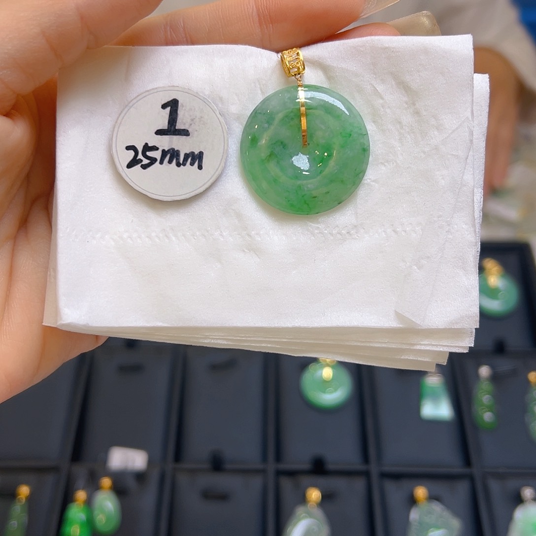 翡翠颈饰18K金镶嵌翡翠