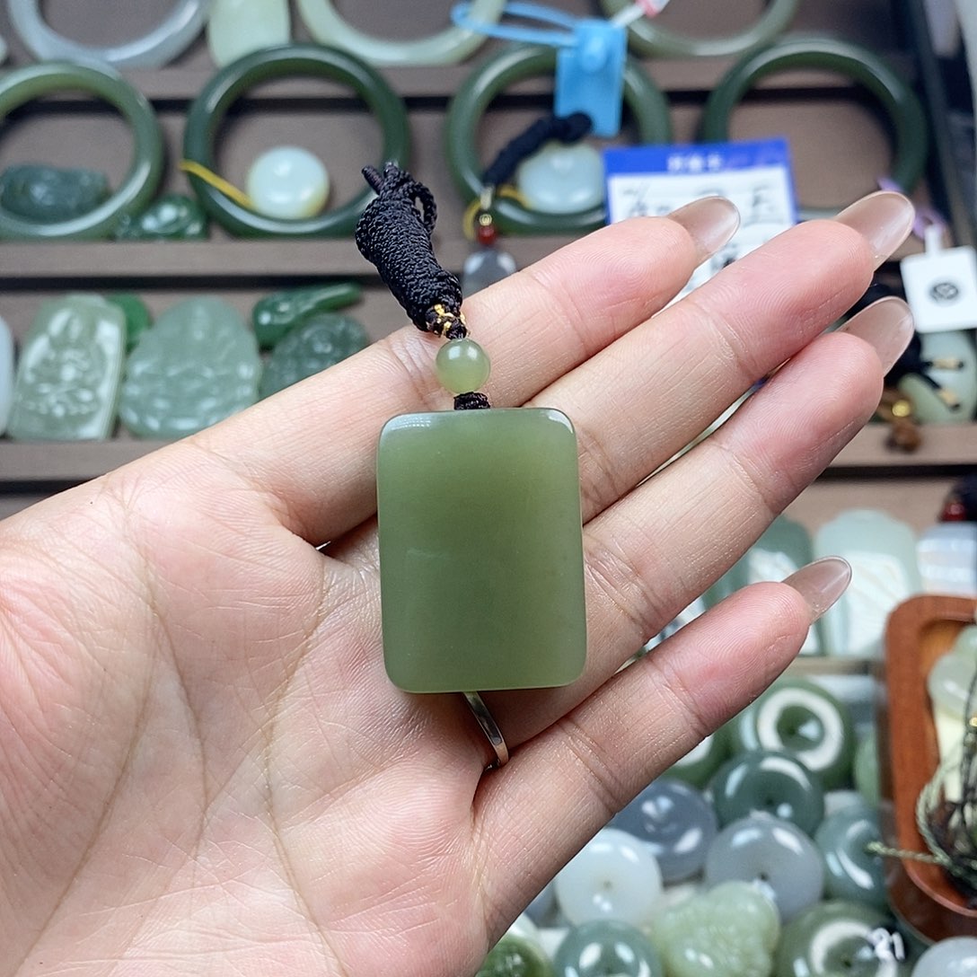 小****颈饰未镶嵌和田玉平安无事牌0910