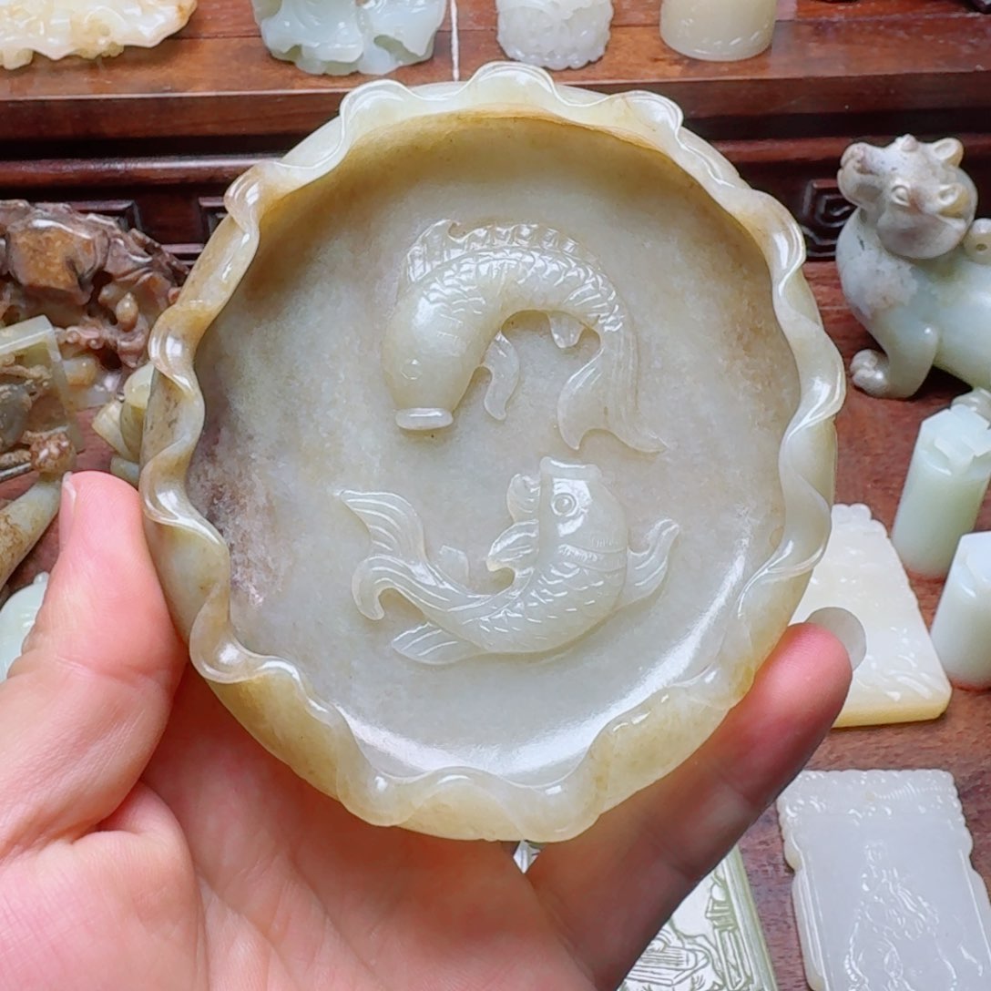 和田玉未镶嵌颈饰锅*缸