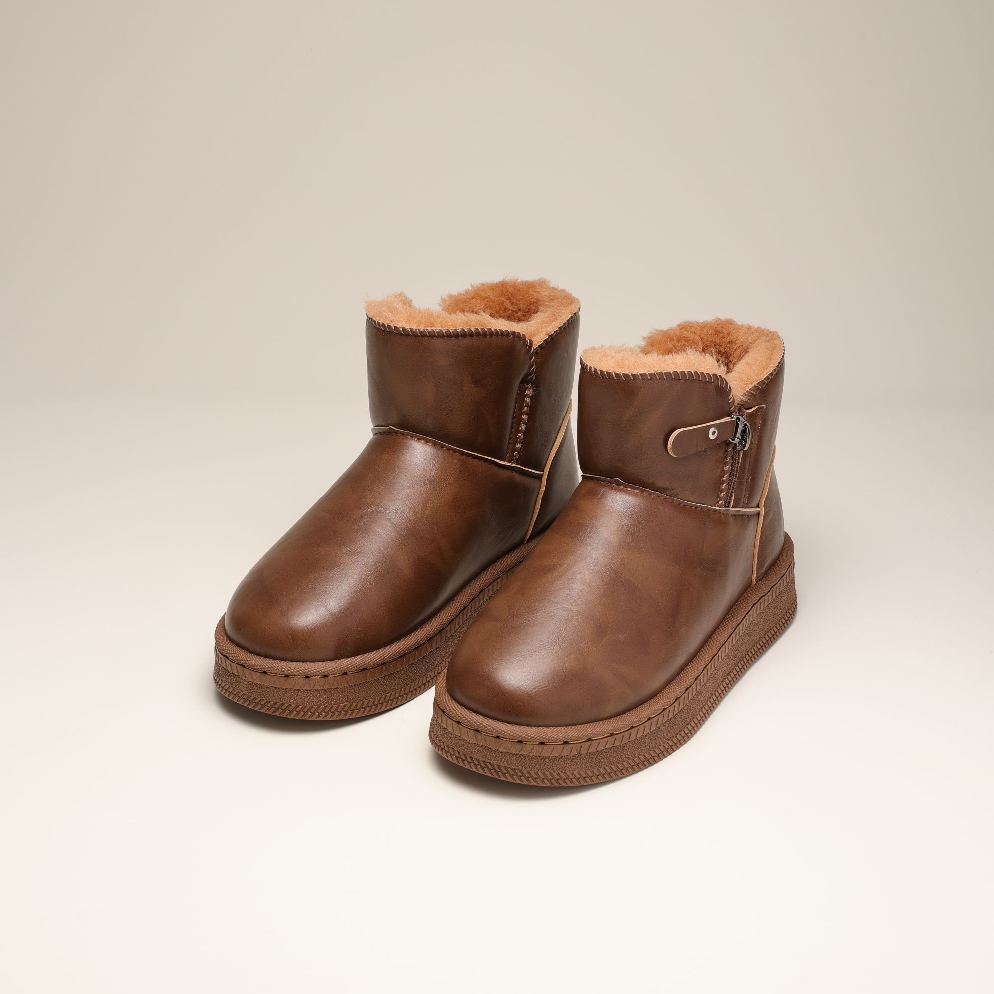 2025年新款时尚雪地靴漆皮面靴子3公分雪地靴中筒厚底靴