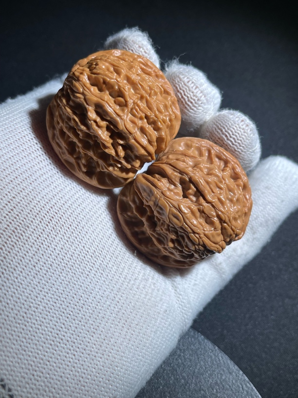 1231003全品无修磨盘狮子头文玩核桃精品 尺寸:边39肚35高35