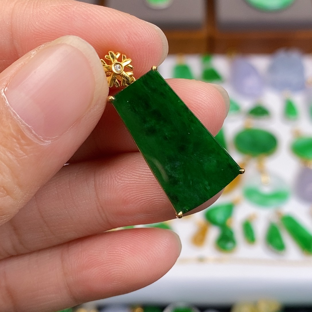 吊坠(不含链)18K金镶嵌翡翠
