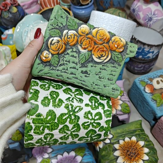 当场拍满15元发货不凑不发，花盆盆口不方不圆有针孔黑点是正常的，