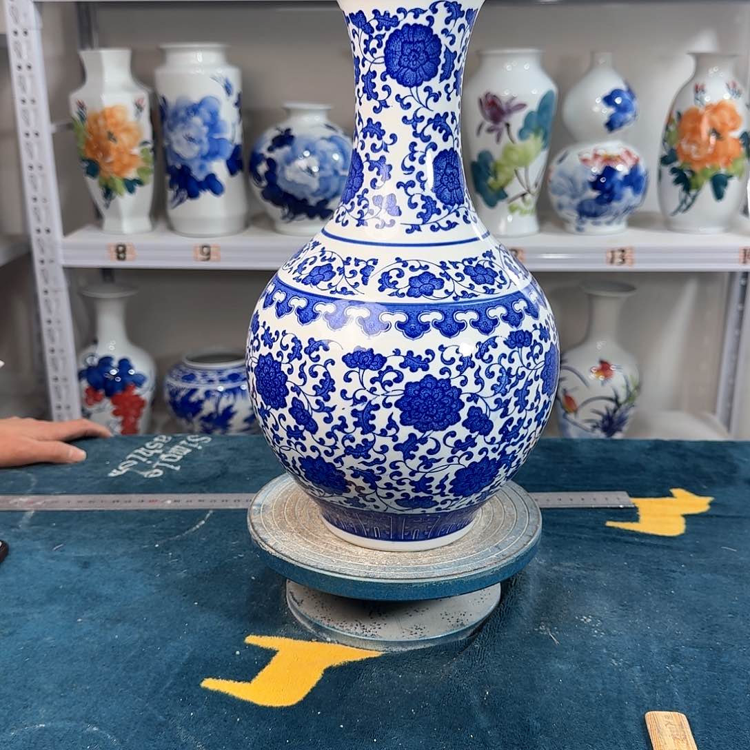 摆件景德镇陶瓷缠枝