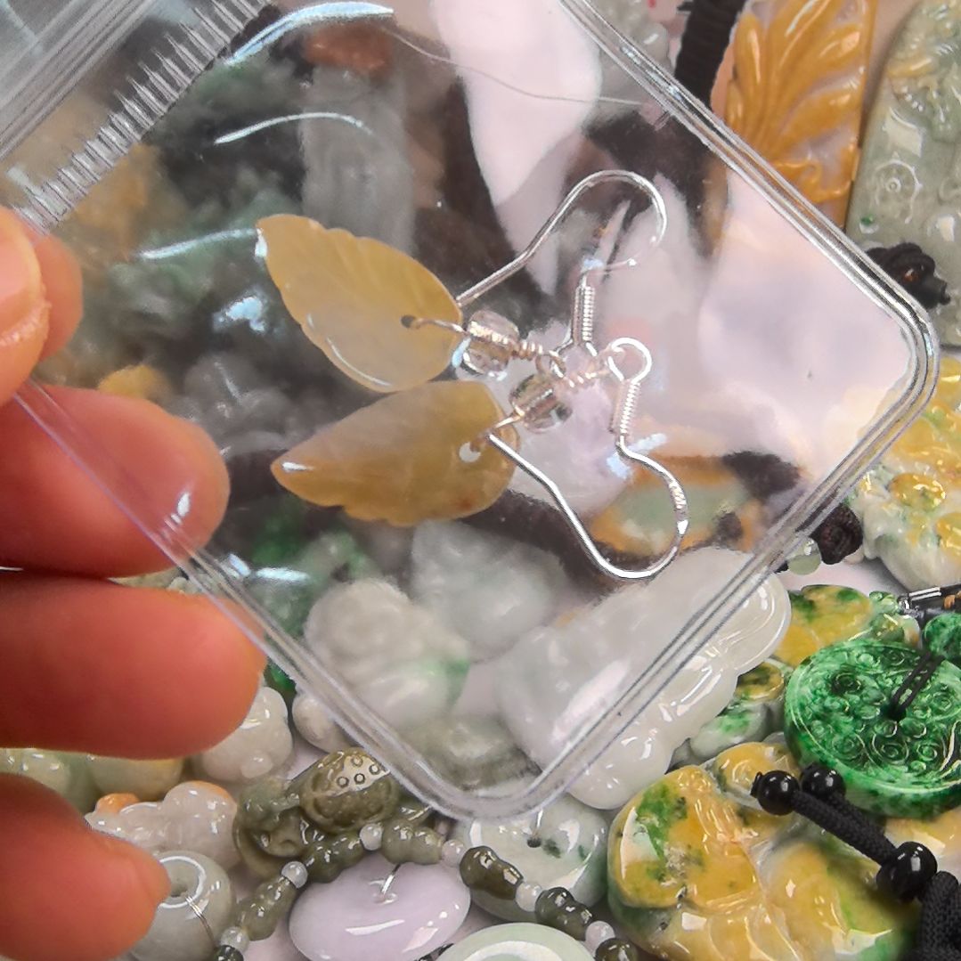 翡翠颈饰未镶嵌耳沟