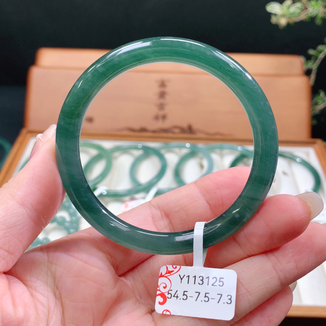 翡翠手镯未镶嵌天然