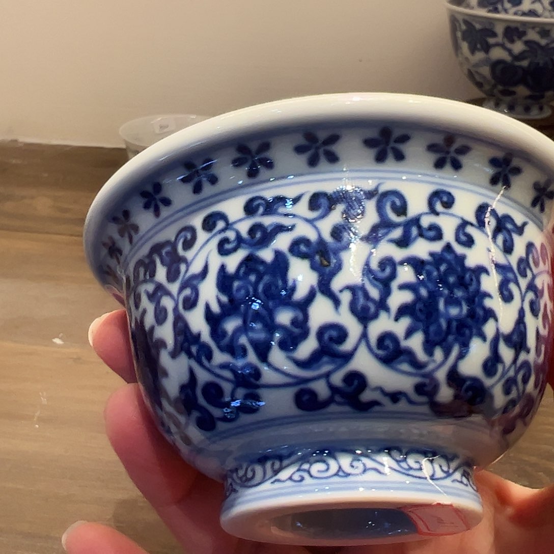 景土造物缠枝压手杯杯