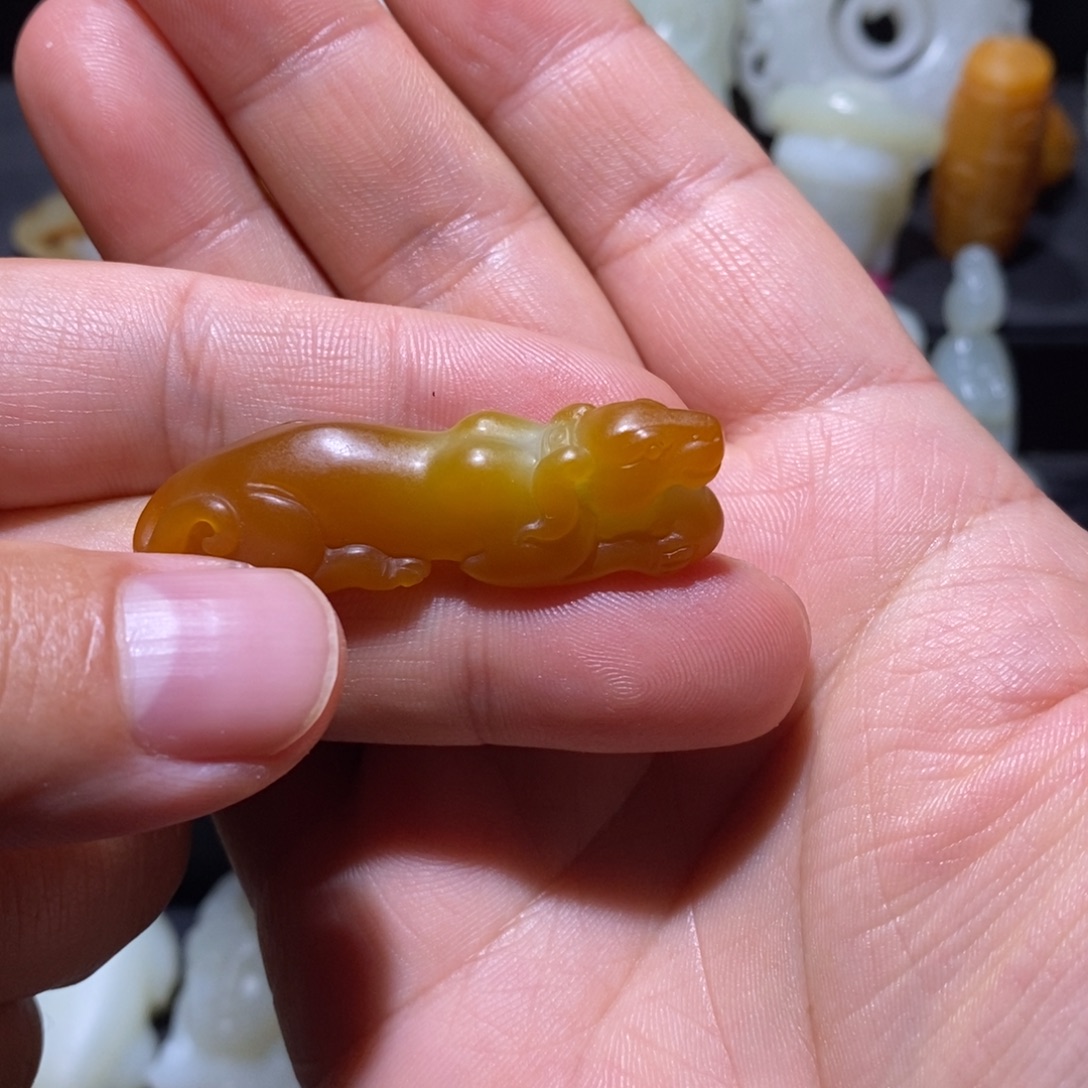 濠***鱼和田玉未镶嵌颈饰