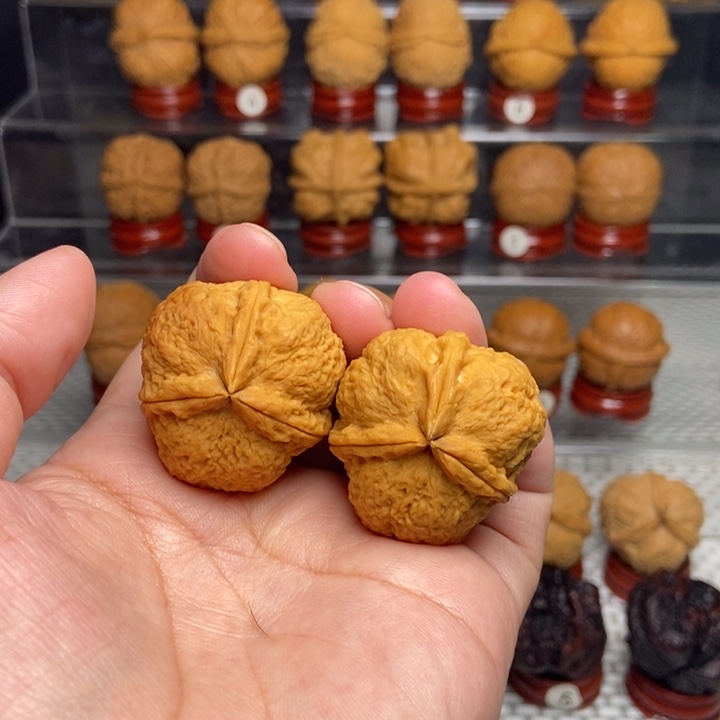 文玩核桃把件满天星三棱27