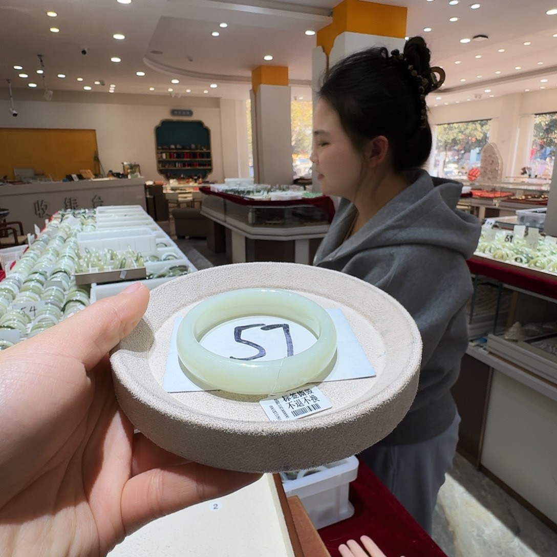 和田玉未镶嵌手镯84