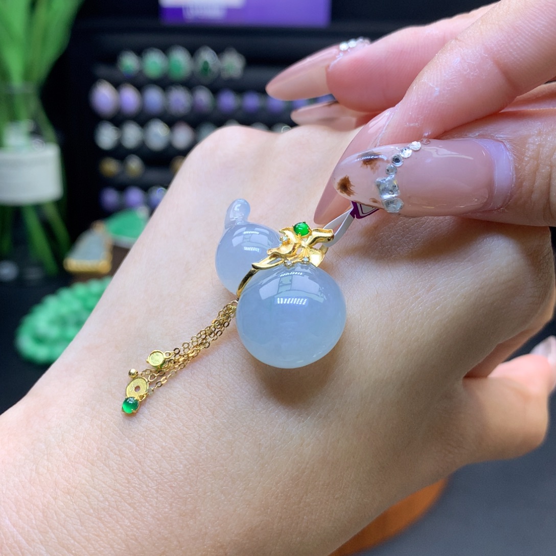 翡翠18K金镶嵌颈饰