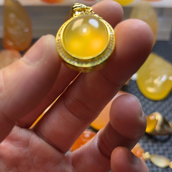 会***鼠石英质玉未镶嵌旦面