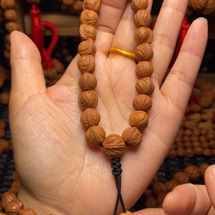 木质类龙纹桃枭挂件